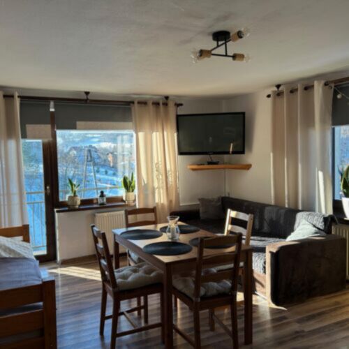 Pokój 4-osobowy ze wspólną łazienką z widokiem na góry