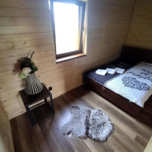 Domek drewniany 4-osobowy  (możliwa dostawka)