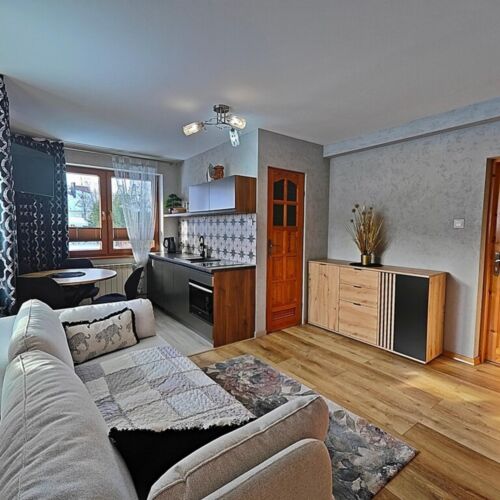 Apartman pro 4 os. se 2 ložnicemi s výhledem na hory na poschodí