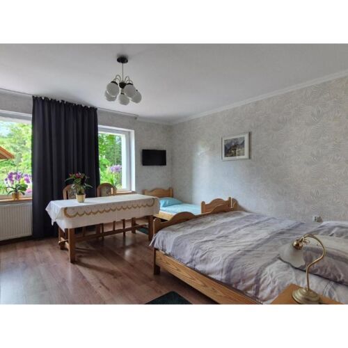 Pokój 3-osobowy na piętrze na poddaszu (możliwa dostawka)