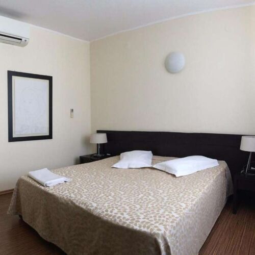 Zweibettzimmer Obergeschoss mit Klimaanlage