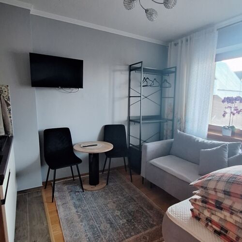 Camera twin cu cadă cu chicinetă proprie