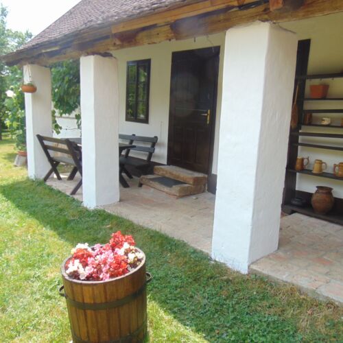 Casa rustică întreaga unitate cu vedere spre lac pentru 3 pers. (se inchirieaza doar integral)