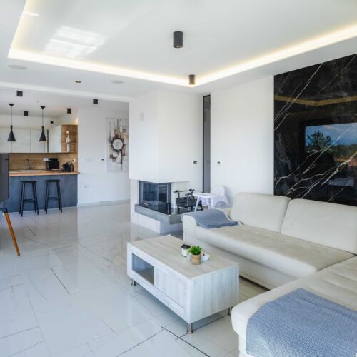 Deluxe 4-Room Balcony Apartment for 8 Persons