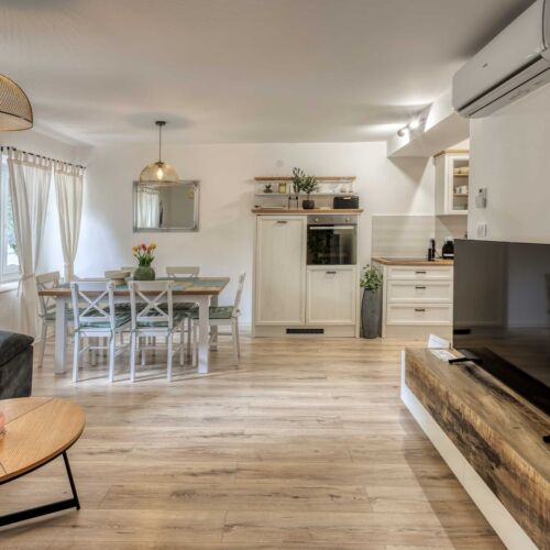 Partial Sea View Ground Floor Holiday Home for 6 Persons