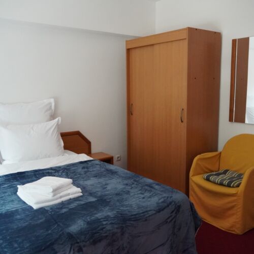 Camera dubla la etaj cu vedere spre munte