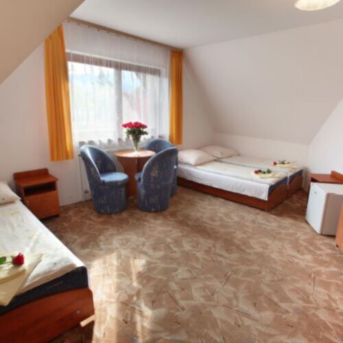 Pokój 3-osobowy z prysznicem z dostępem do ogrodu