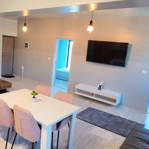 Apartament la etaj cu vedere spre oraș cu 3 camere pentru 8 pers.