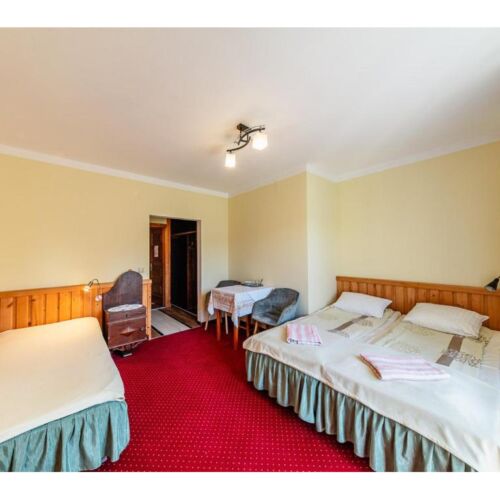 Pokój 3-osobowy z widokiem na góry z widokiem na stok narciarski