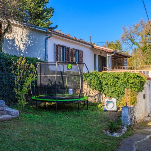Upstairs Family Holiday Home for 5 Persons