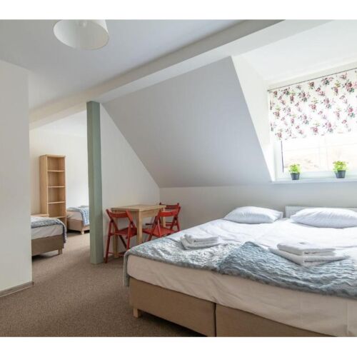 Camera cu baie pentru 5 pers.