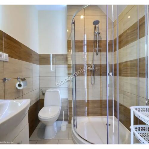 Apartament 5-osobowy na poddaszu Family z 2 pomieszczeniami sypialnianymi (możliwa dostawka)