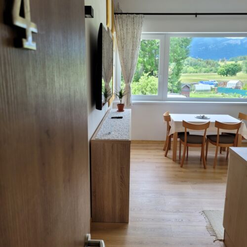 Apartament cu bucătărie proprie cu vedere spre munte cu 1 camera pentru 5 pers.