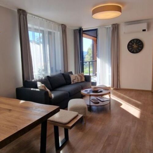 Deluxe Upstairs 1-Room Apartment for 2 Persons (extra beds available)