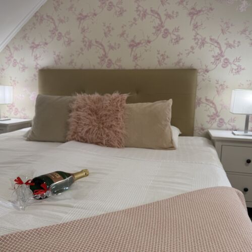 Camera dubla la etaj