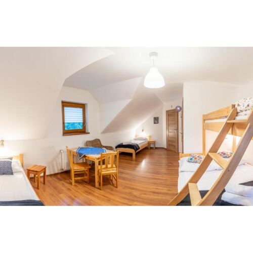 5 Person Room