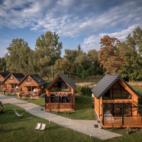 Cabană la etaj cu vedere spre munte pentru 8 pers. (se inchirieaza doar integral)