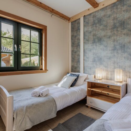 Apartman pro 4 os. se 2 ložnicemi s výhledem na jezero přízemní