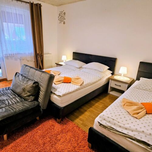 Pokój 3-osobowy z balkonem z widokiem na góry (możliwa dostawka)