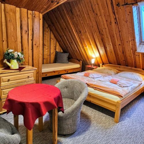 Rezydencja pokój 5-osobowy na poddaszu z widokiem na góry z 2 pomieszczeniami sypialnianymi