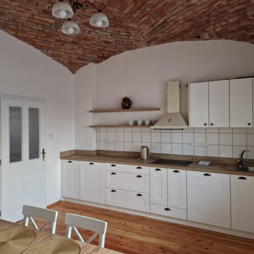 Apartament premium la parter cu 2 camere pentru 4 pers.