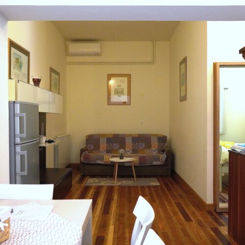 Podrumski Prizemni apartman za 4 osoba(e) sa 2 spavaće(om) sobe(om)