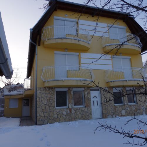 Rezydencja pokój 8-osobowy na poddaszu Wielki z 4 pomieszczeniami sypialnianymi