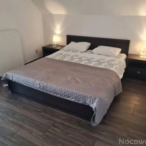 Pokój 4-osobowy na piętrze ze wspólnym aneksem kuchennym (możliwa dostawka)