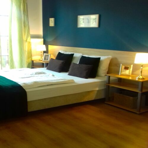 Apartament 6-osobowy z balkonem z łazienką z 3 pomieszczeniami sypialnianymi (możliwa dostawka)