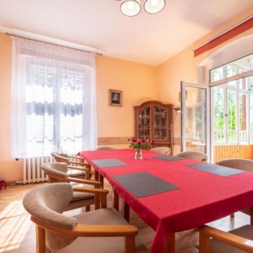 Casă de vacanță cu vedere spre munte pentru 12 pers. (se inchirieaza doar integral)