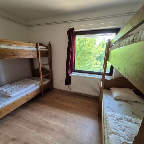 Cały dom 24-osobowy Przyjazny podróżom rodzinnym z własną kuchnią