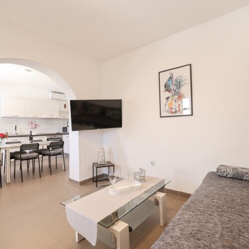 Casă de vacanță la etaj la parter pentru 10 pers. (se inchirieaza doar integral)