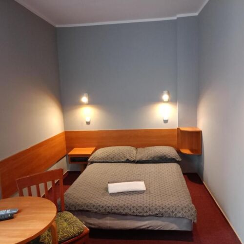 Pokoj s manželskou postelí