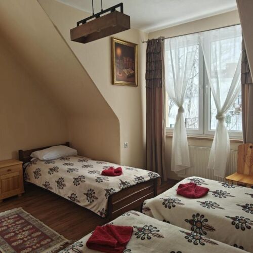 Pokój 3-osobowy ze wspólnym aneksem kuchennym z widokiem na góry