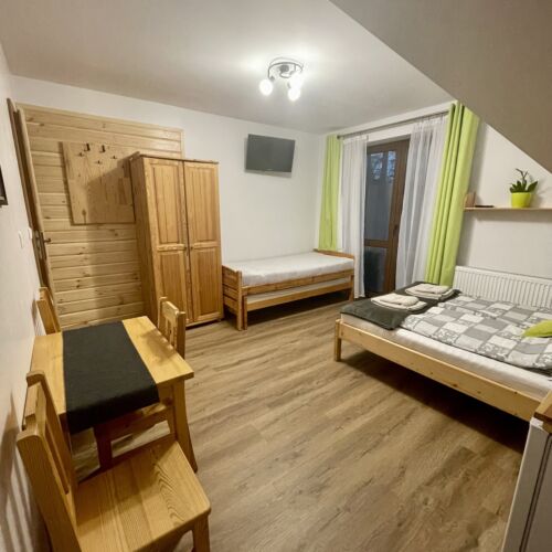 Pokój 4-osobowy z balkonem z łazienką