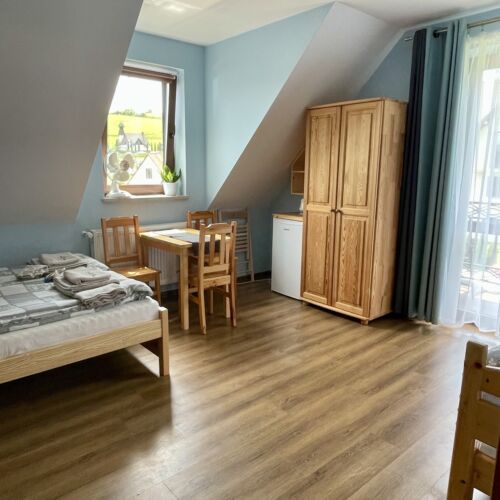 Pokój 4-osobowy z balkonem z łazienką