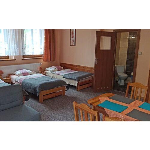 Apartman pro 4 os. s 1 ložnicí s výhledem na hory na poschodí