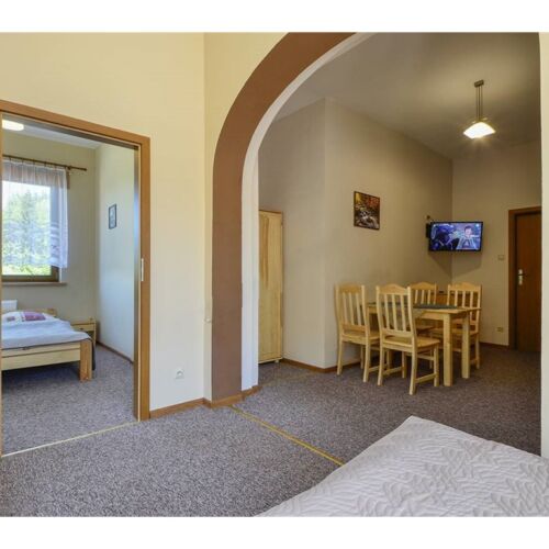 Apartman pro 4 os. se 2 ložnicemi s výhledem na hory na poschodí