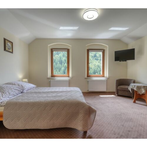 Apartman pro 4 os. se 2 ložnicemi s výhledem na hory na poschodí