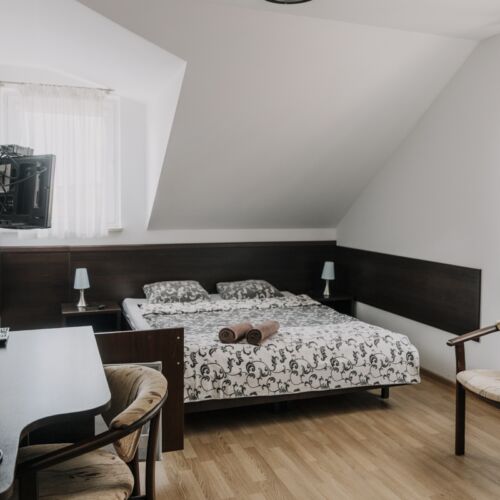 Pokój 2-osobowy na piętrze (możliwa dostawka)