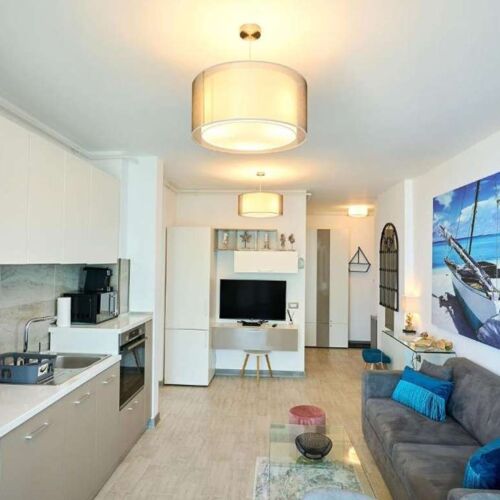 Apartament lângă piscină cu vedere spre mare cu 3 camere pentru 6 pers.