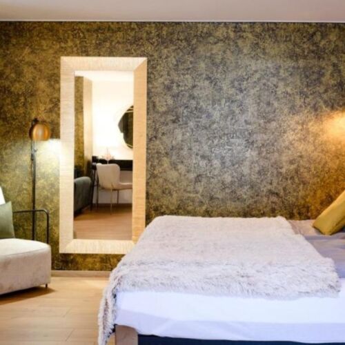 Deluxe Gold 1-Room Apartment for 2 Persons