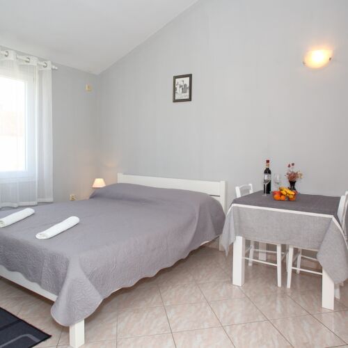 1-Zimmer-Apartment für 2 Personen mit Klimaanlage und Balkon AS-25005-b