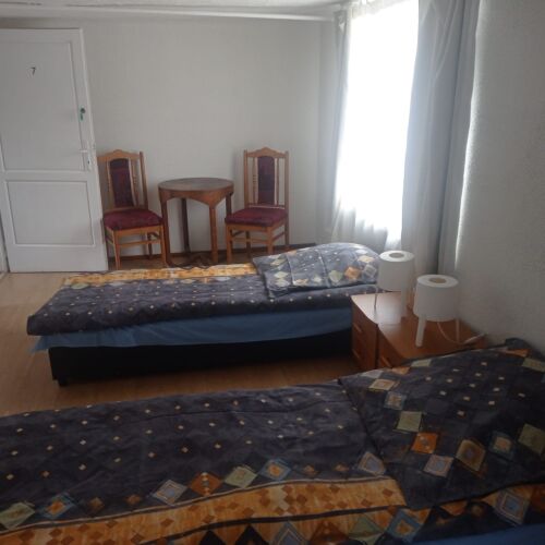 Pokój 2-osobowy na piętrze z łazienką (możliwa dostawka)