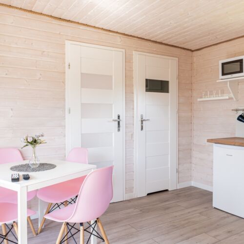 Domek letniskowy 4-osobowy z tarasem z aneksem kuchennym