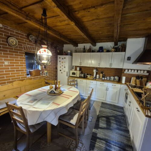 Garden View Whole House Farmhouse for 10 Persons