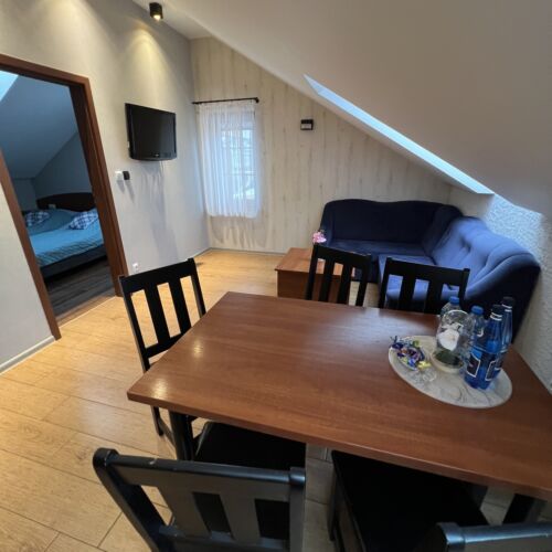 Apartament la etaj cu terasă cu 3 camere pentru 6 pers.