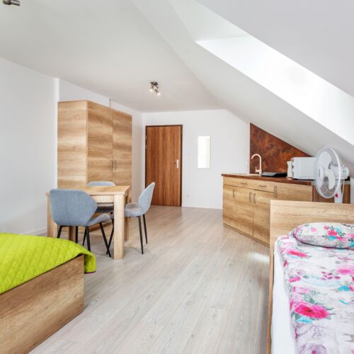 Pokój 3-osobowy z łazienką z aneksem kuchennym