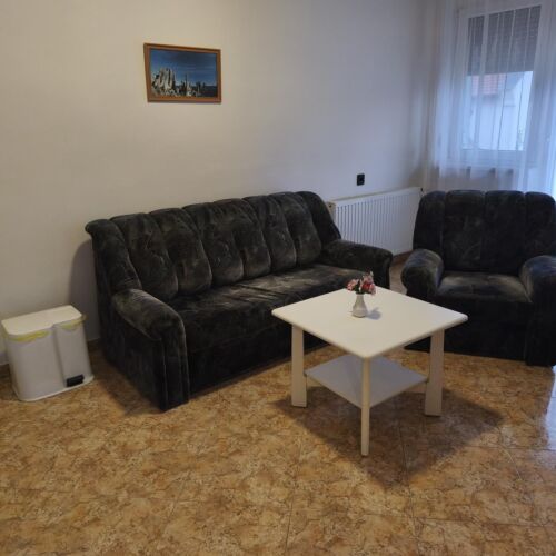 Camera cvadrupla familial(ă)