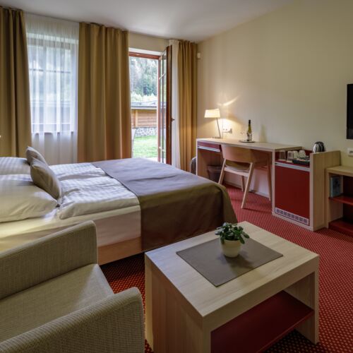 Komfort Pokoj s terasou s manželskou postelí (s možností přistýlky)